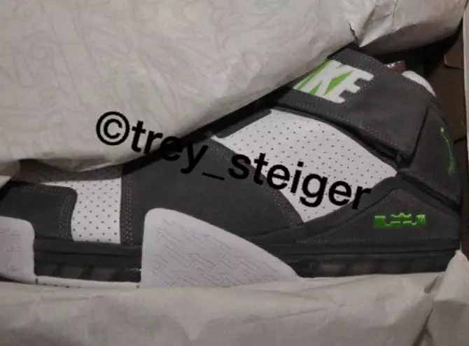 Cluiche Nike LeBron 2 Retro Dunkman