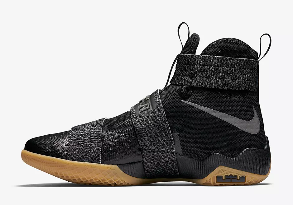 Nike Zoom LeBron Soldier 10 Black Gum S'esforcen per la grandesa