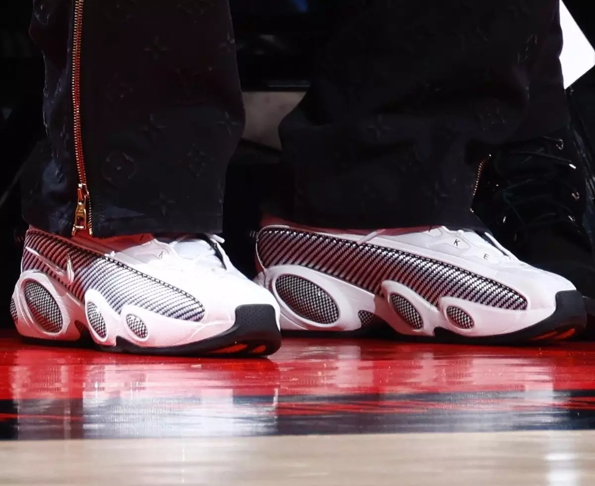 Drake Jiddejjaq it-Tieni Nike NOCTA Zoom Flight 95