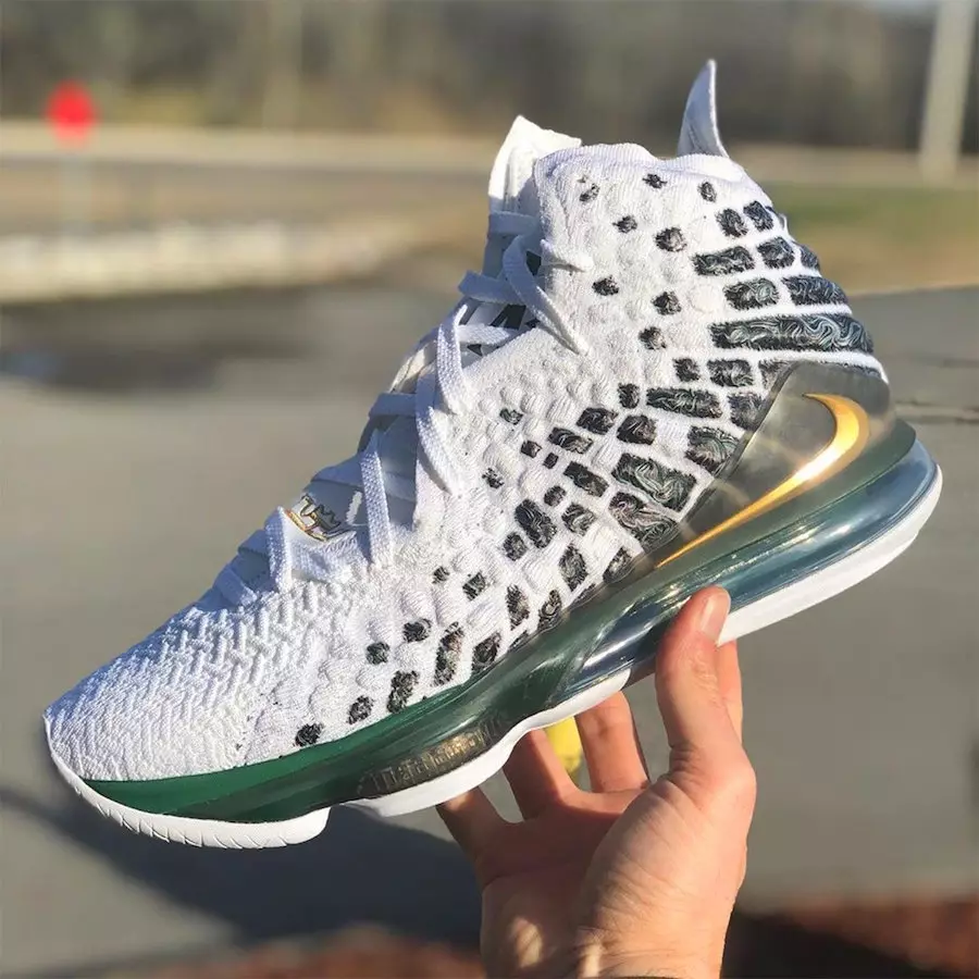 Nike LeBron 17 PE SVSM Kodu valge