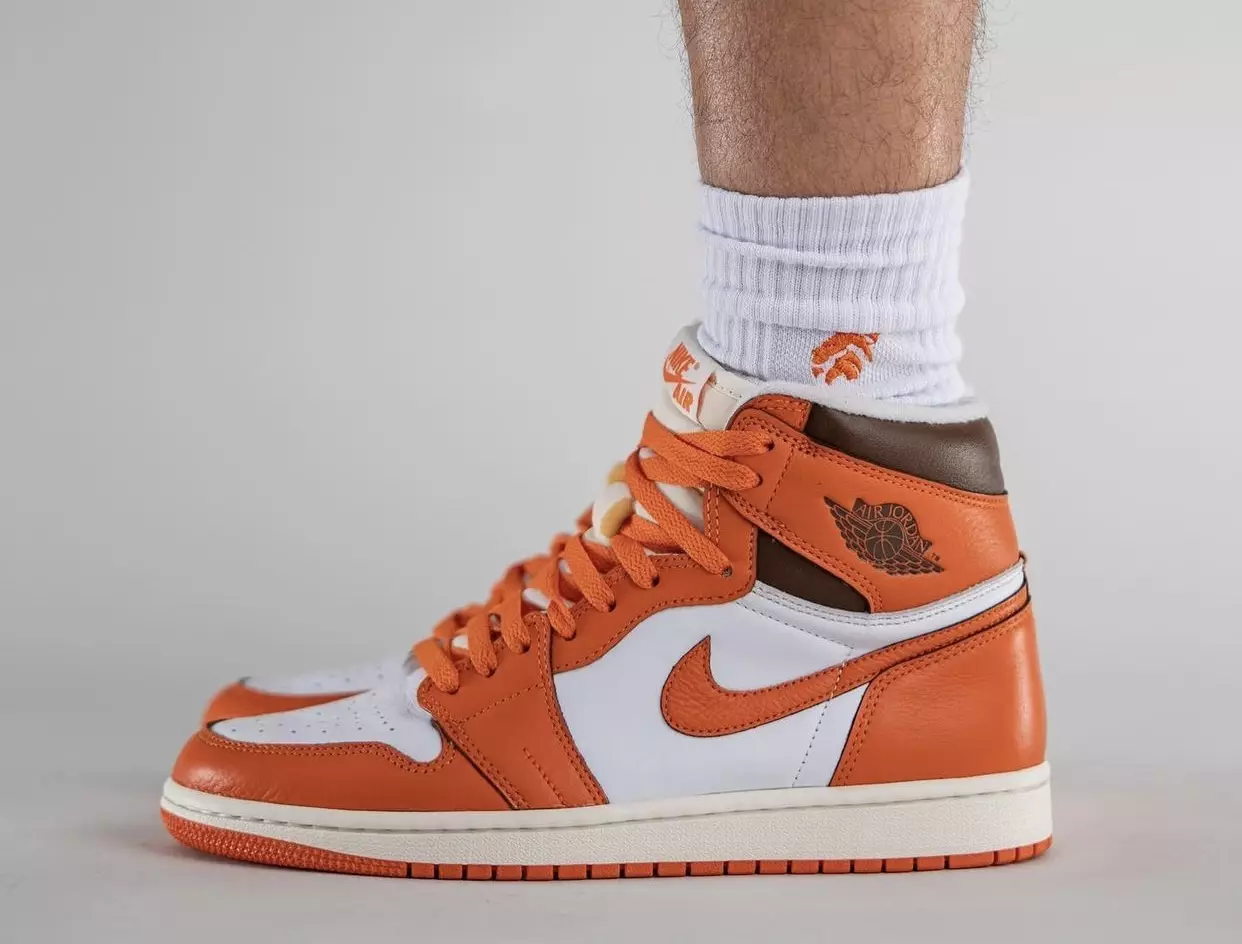 Air Jordan 1 Starfish DO9369-101 Releasedatum op voeten