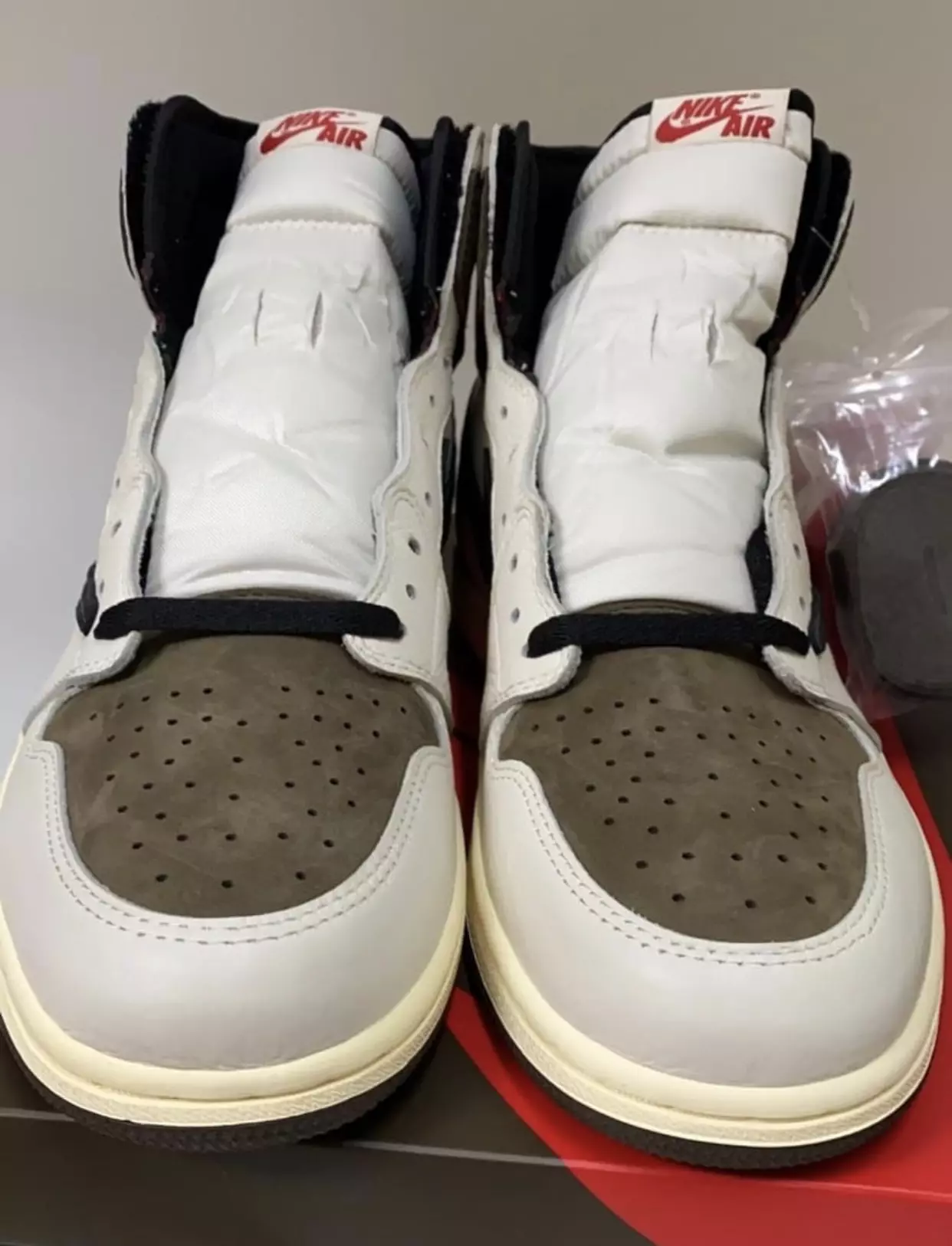 Travis Scott Air Jordan 1 Այլընտրանքային Reverse Release Info