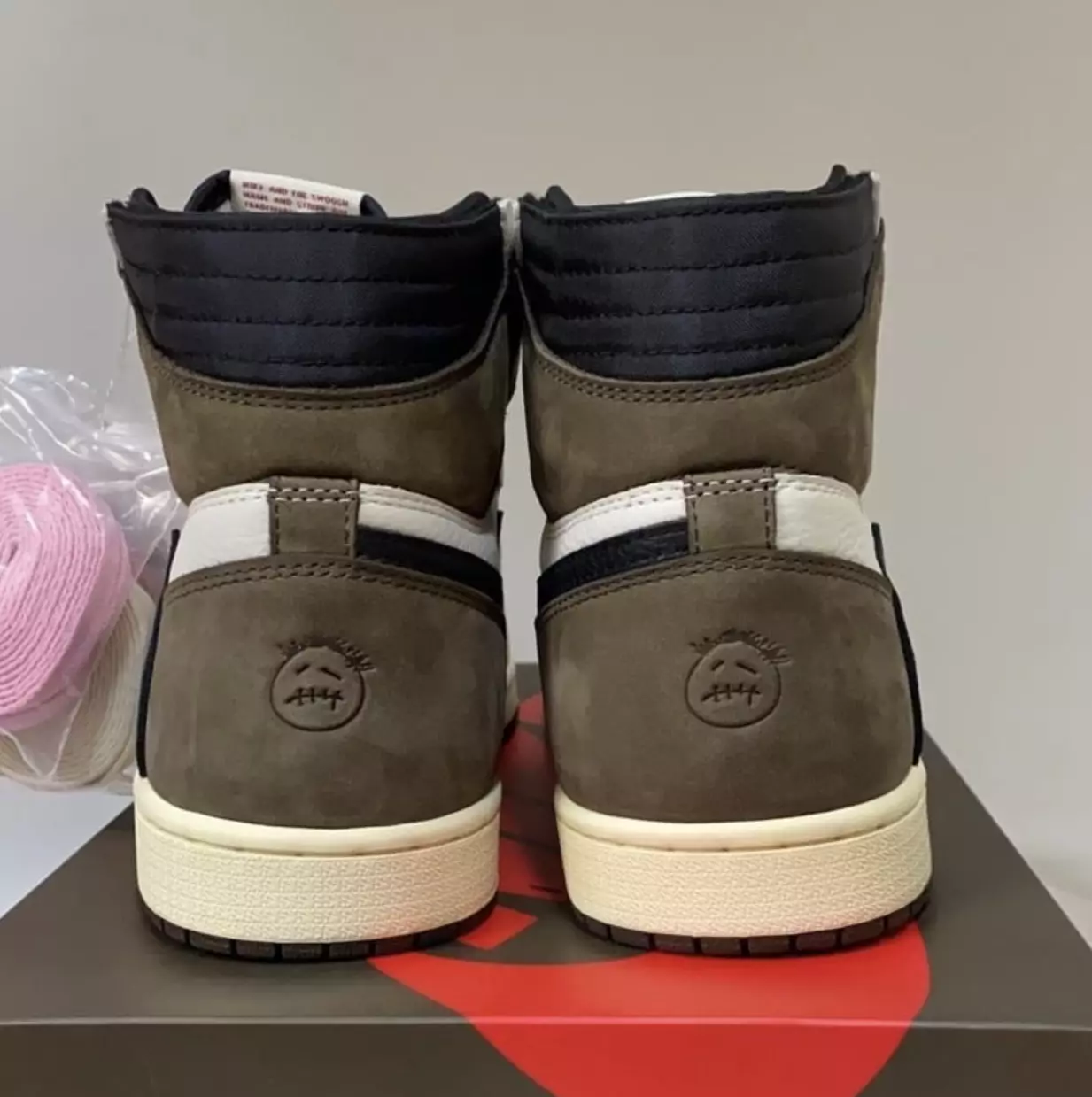 Travis Scott Air Jordan 1 Sostitut Reverse Release Info