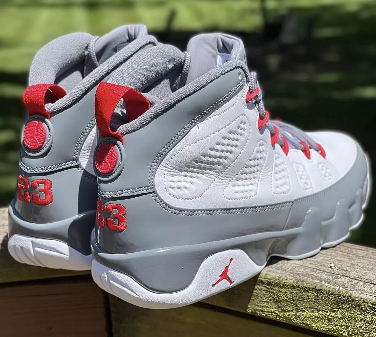 די מעלדונג טאָג פון Air Jordan 9 Fire Red CT8019-162