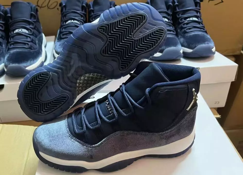 Pierwsze spojrzenie: Air Jordan 11 Velvet „Midnight Navy”