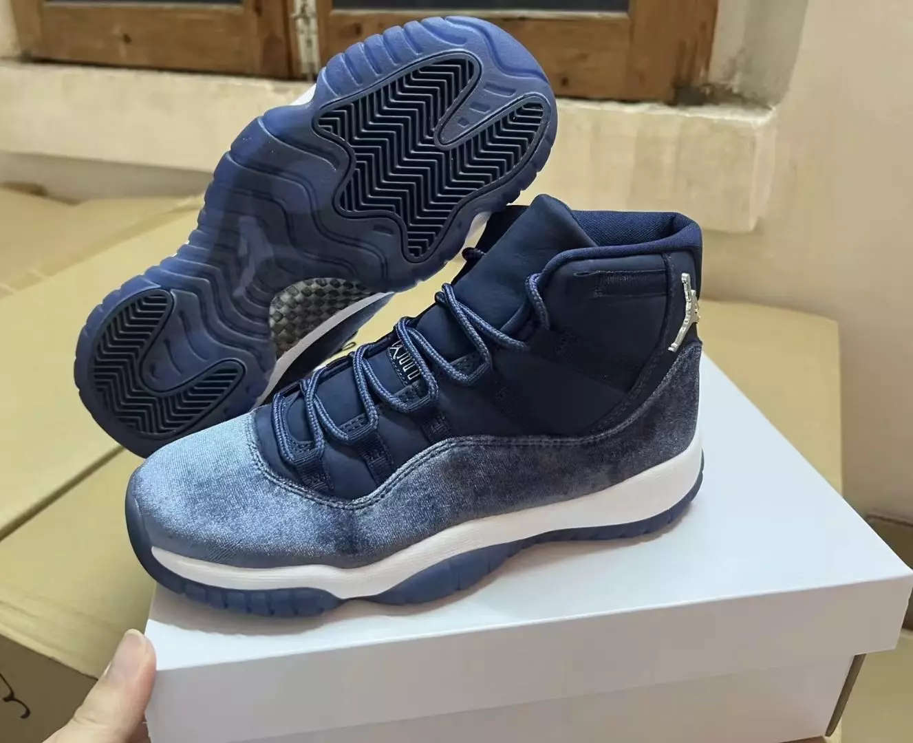 Air Jordan 11 Velvet Midnight Navy AR0715-441 Kiadás dátuma