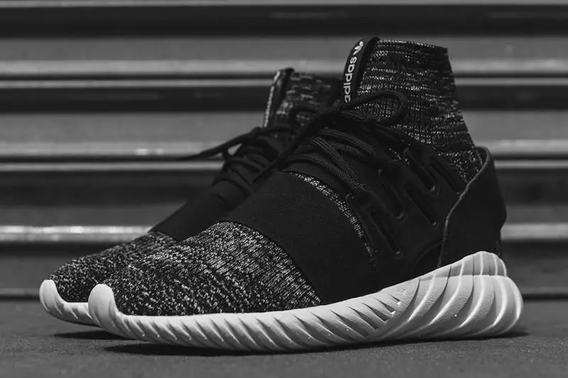 يتوهج adidas Tubular Doom Primeknit باللون الرمادي الداكن باللون الرمادي الداكن