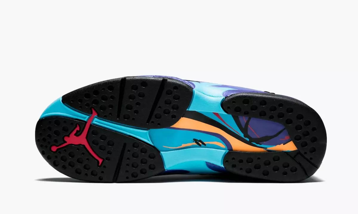 „Air Jordan 8 Aqua 2015“.