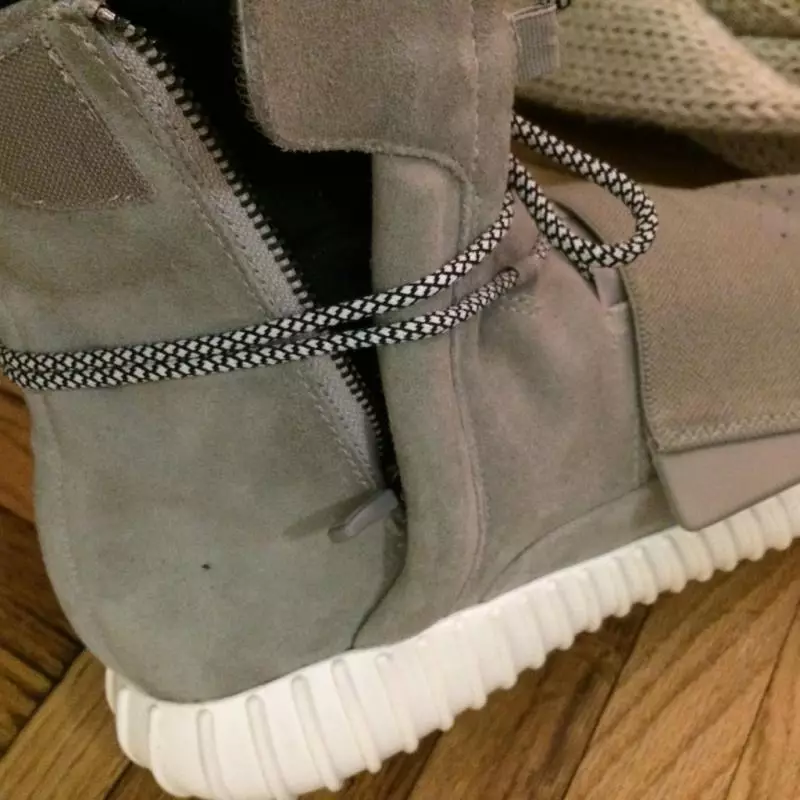 adidas YEEZY BOOST cade a pezzi