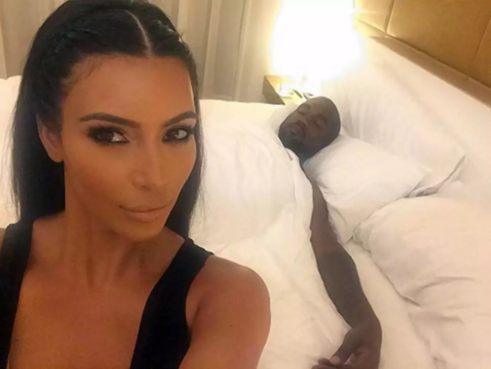 Kim K Nep Zwarte Yeezys