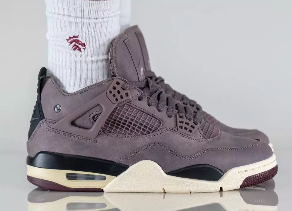 Hình ảnh trên chân của A Ma Maniére x Air Jordan 4