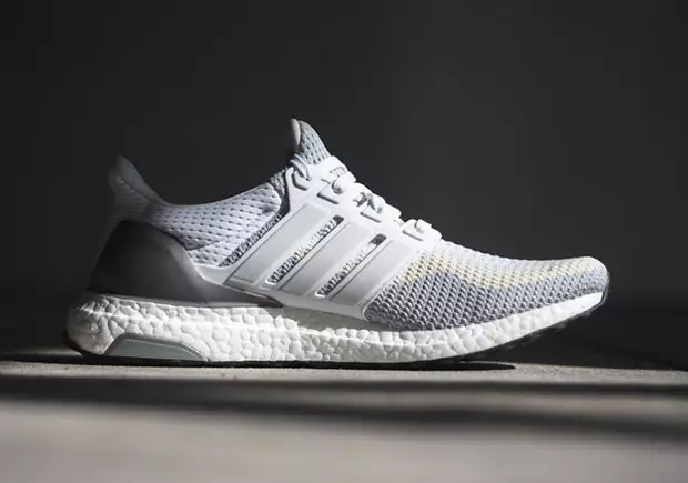 adidas Ultra Boost hall valge