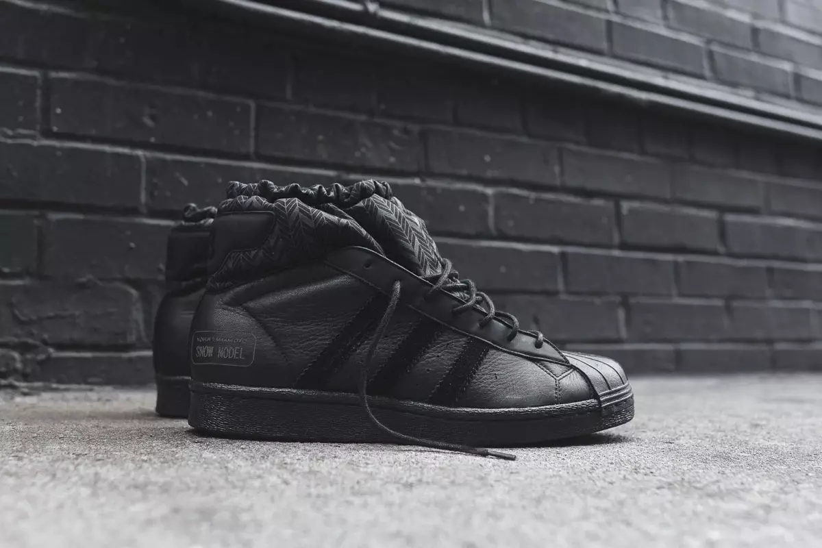 adidas Y-3 스노우 모델 미드 트리플 블랙