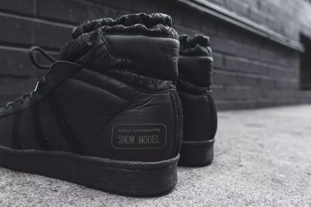 adidas Y-3 Samhail Sneachta Lár Tríarach Dubh