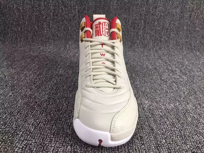 Air Jordan 12 CNY GG utløser foran