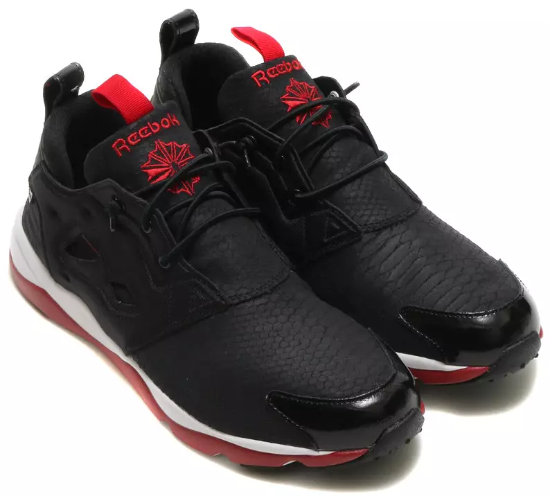 Reebok Furylite Stage được lai tạo