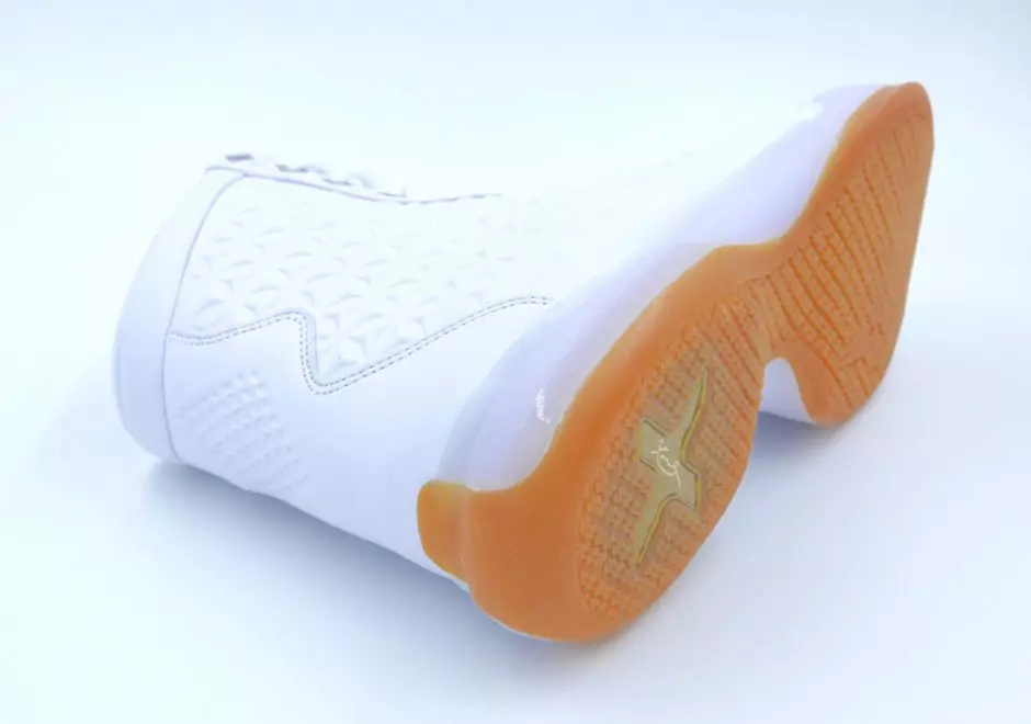 Белая резинка Nike Kobe 10 High EXT