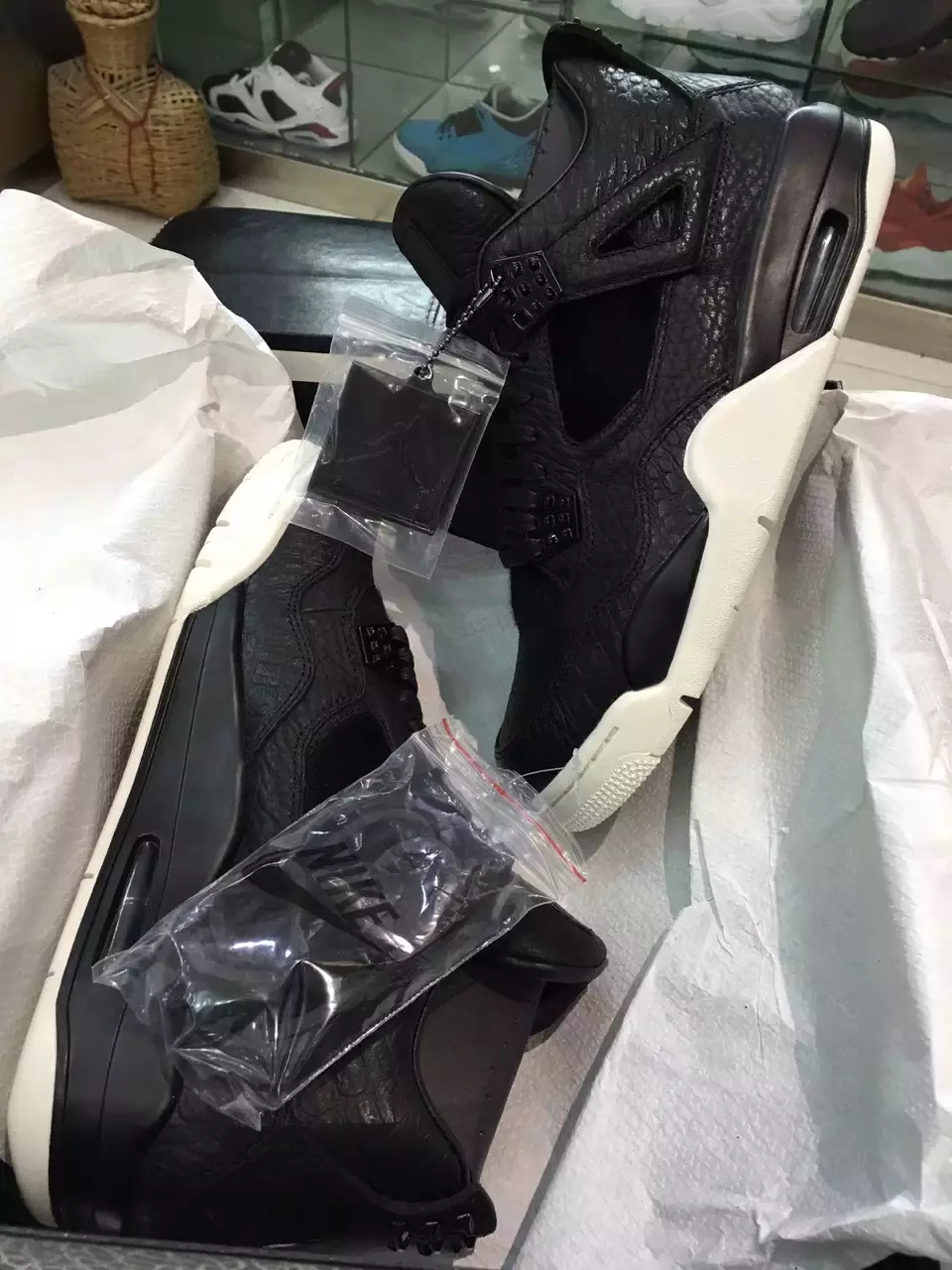 Дата выхода Air Jordan 4 Premium Black