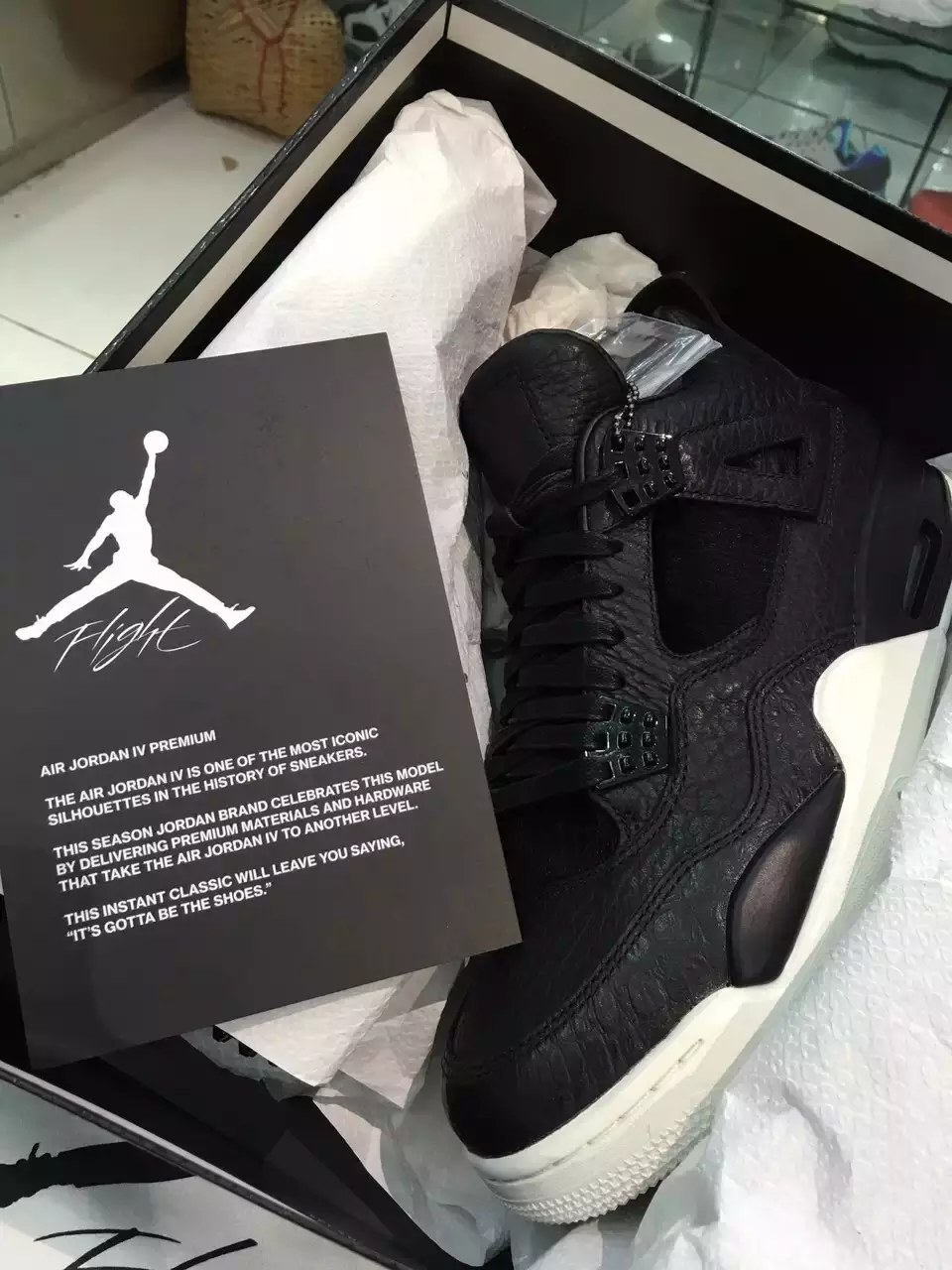 Дата на издаване на Air Jordan 4 Premium Black