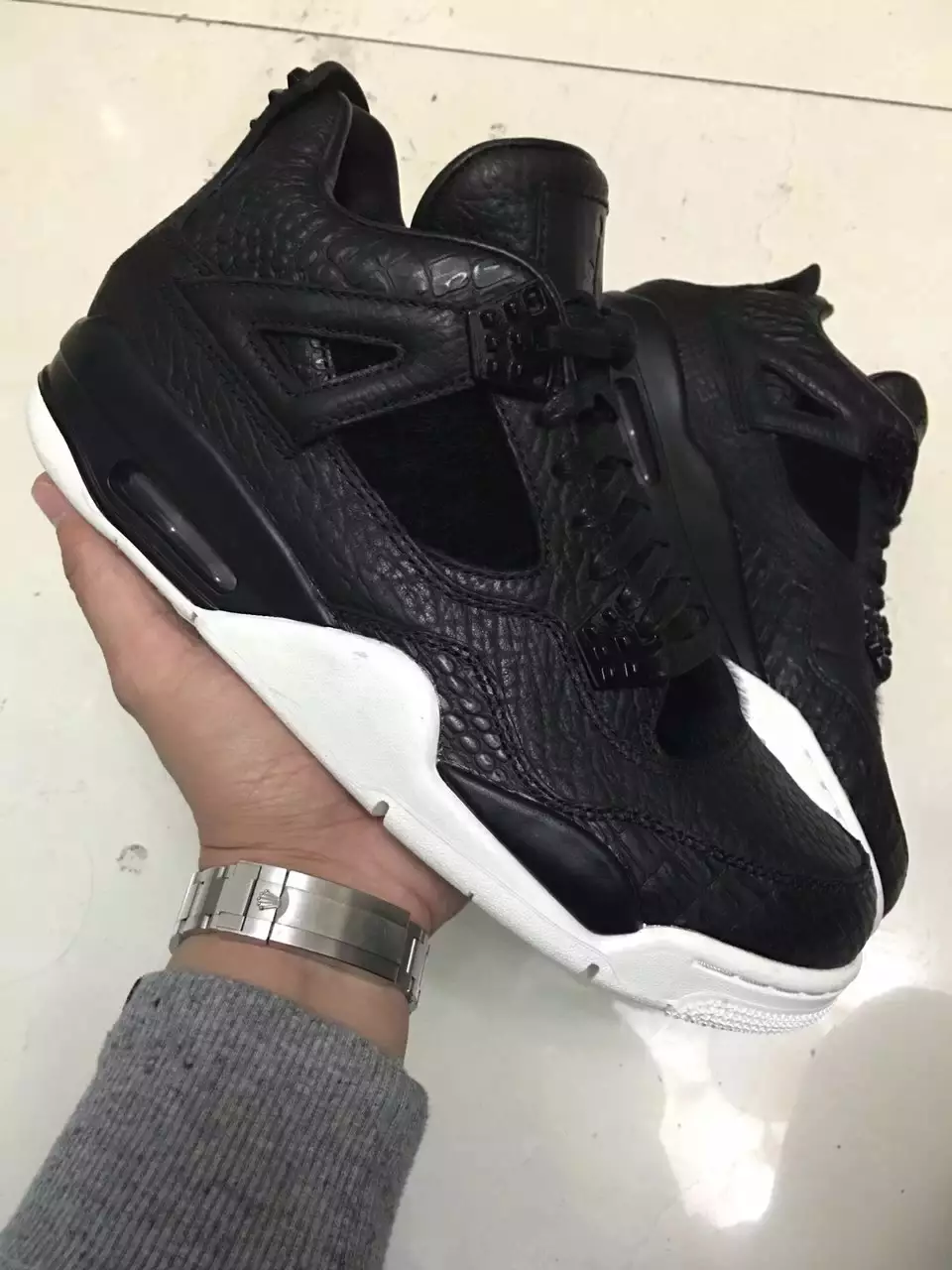 Дата на издаване на Air Jordan 4 Premium Black