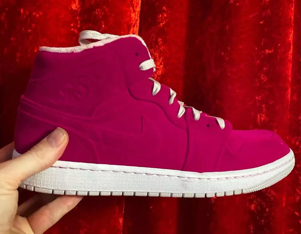 Pigalle x Air Jordan 1 Orta Kadife