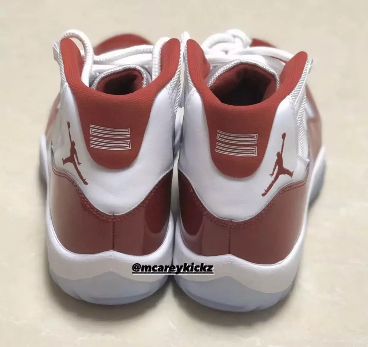 Air Jordan 11 Cherry Varsity Red CT8012-116 Releasedatum