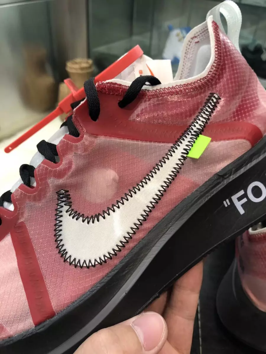 Mostra e promovimit të Nike Zoom Fly SP me ngjyrë të bardhë