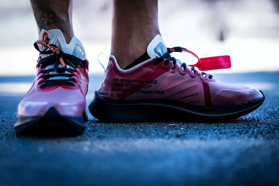 Luonnonvalkoinen Nike Zoom Fly Red -näyte