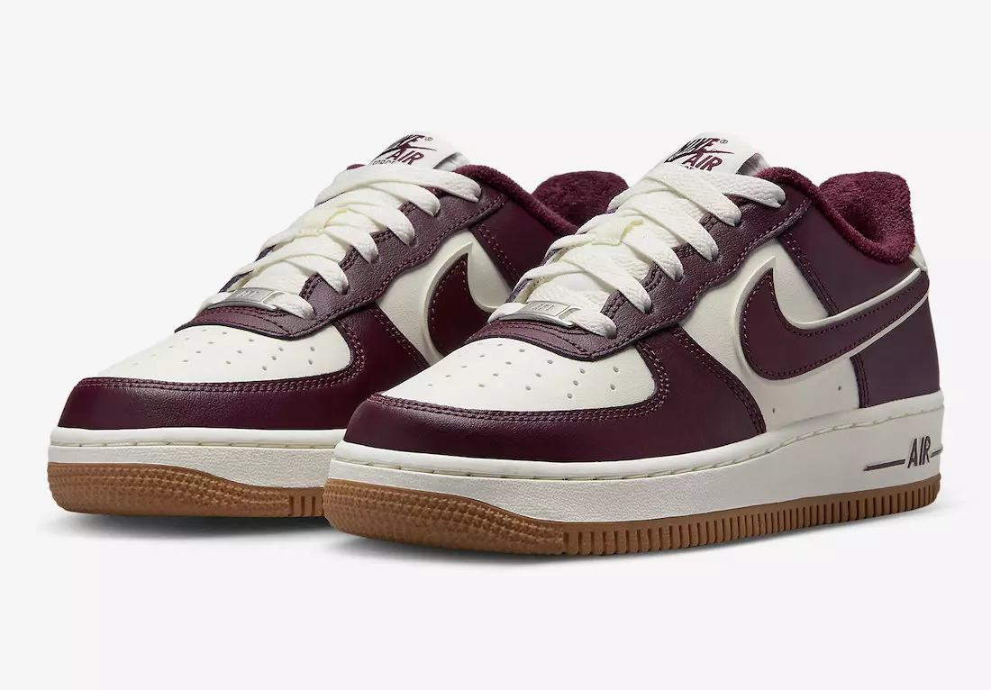 Nike поєднує командний червоний і жуйку для цього Air Force 1 Low