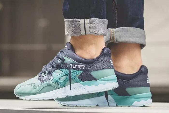 ASICS Gel Lyte V Kingfisher på fötter