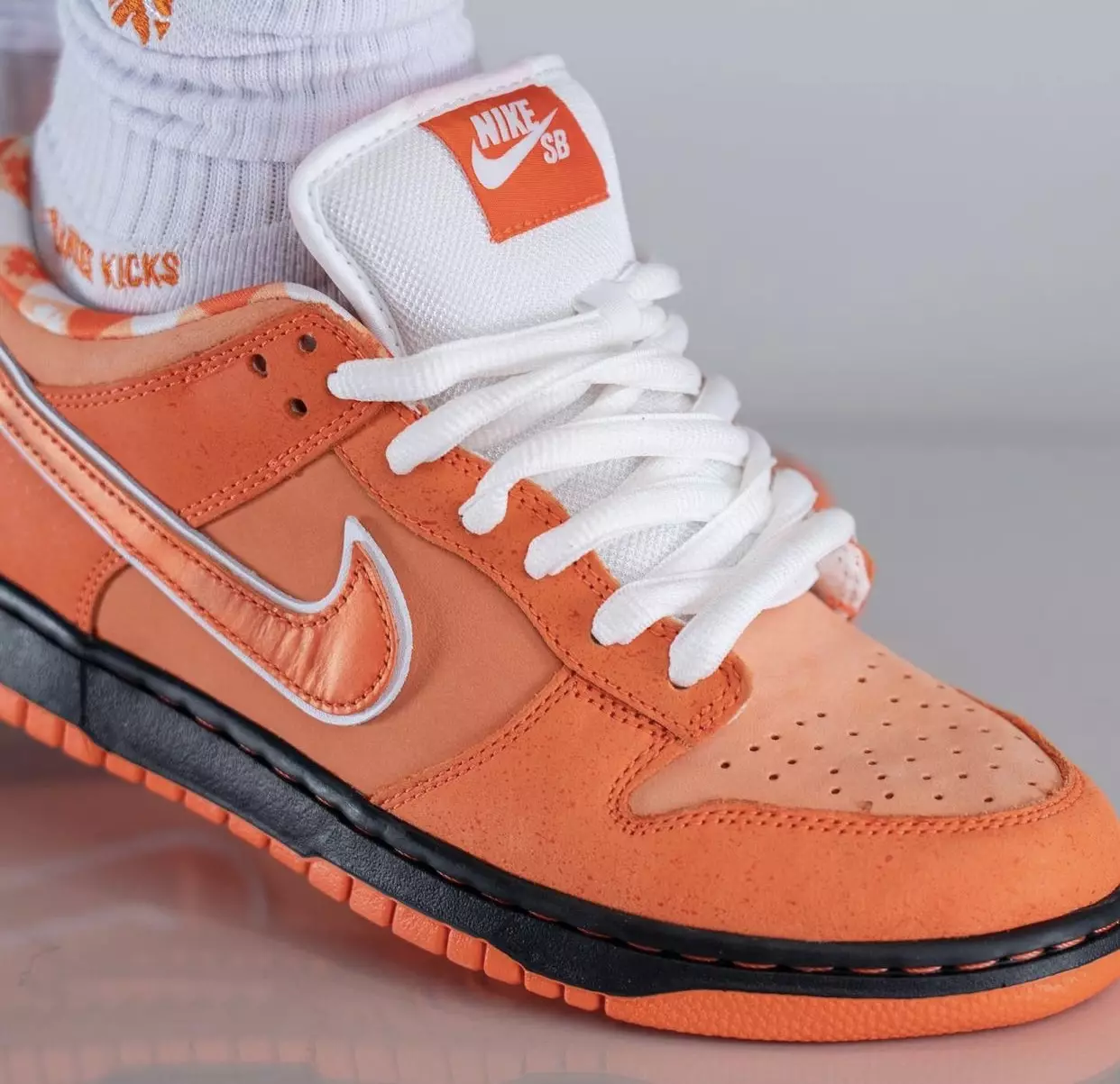 Konseptlər Nike SB Dunk Low Orange Lobster FD8776-800 Buraxılış Tarixi Ayaqda