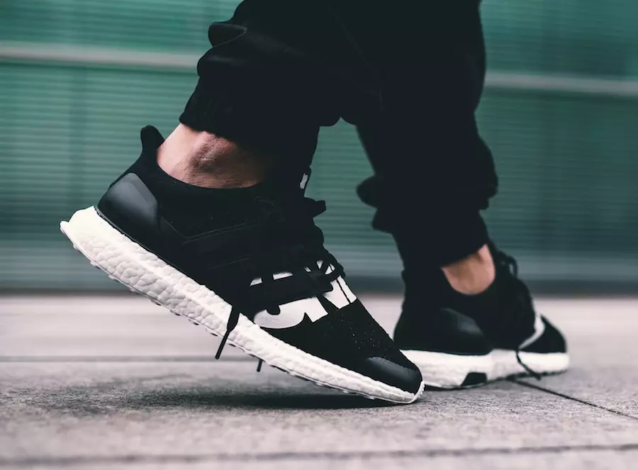 Անպարտելի adidas Ultra Boost Black B22480