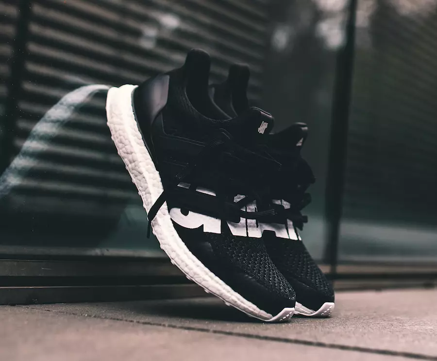 Жеңілмейтін adidas Ultra Boost Black B22480