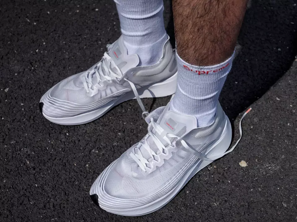 Nike Zoom Fly SP טריפל לבן