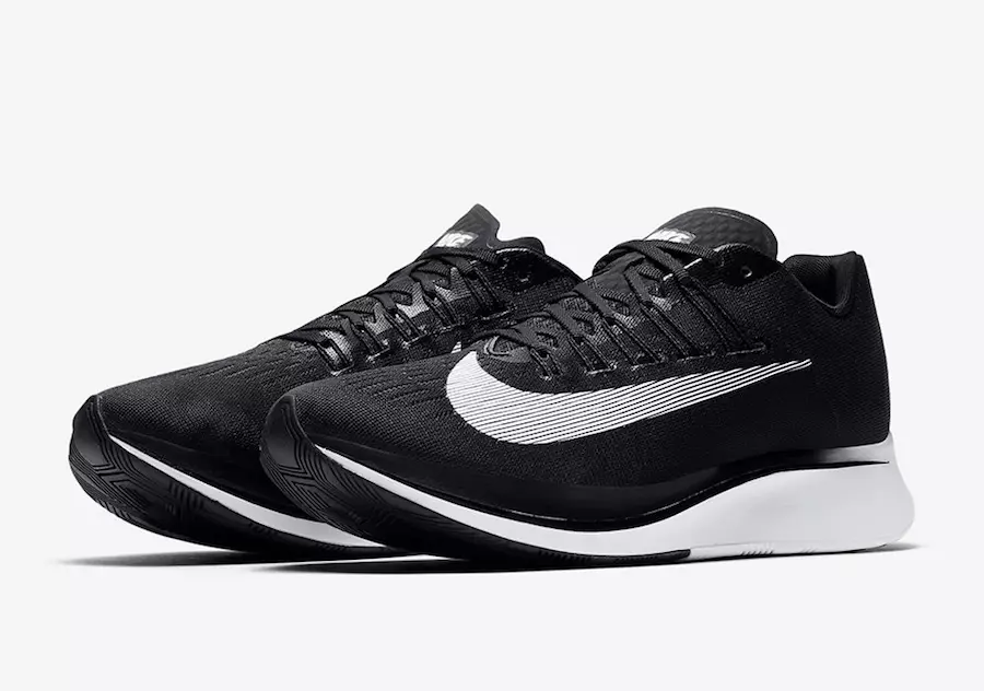 Nike Zoom Fly ahora disponible en negro/blanco