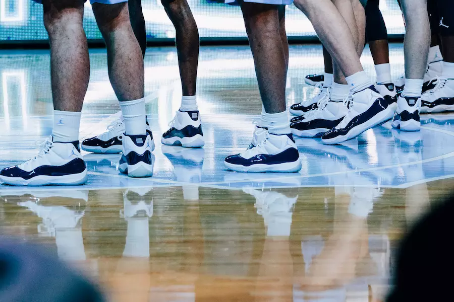 UNC Air Jordan 11 Giành chiến thắng như 82 Banner Night