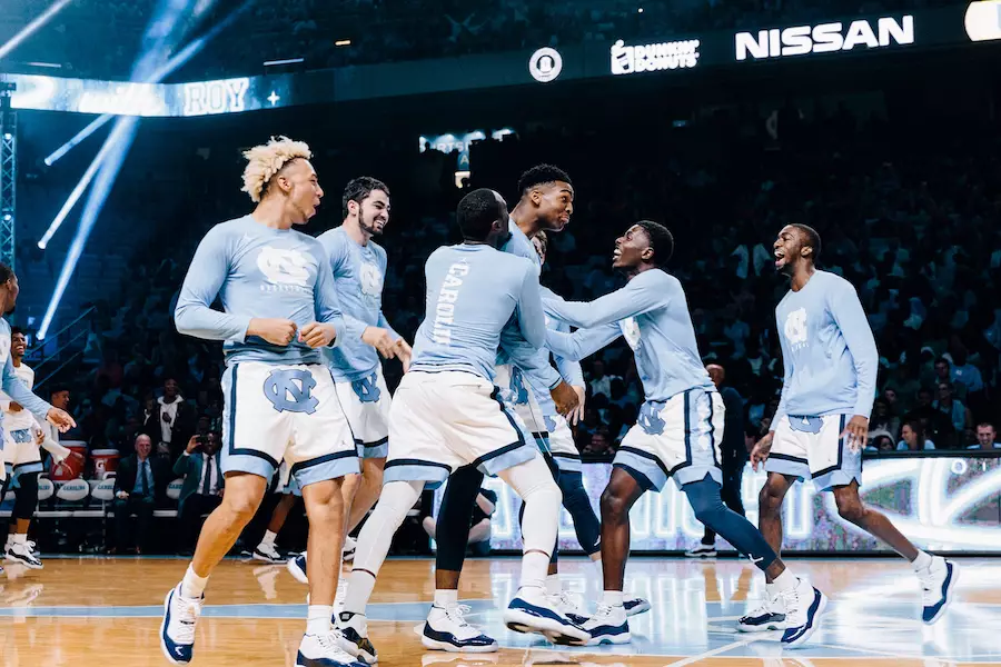 UNC Air Jordan 11 vence Like 82 Banner Night