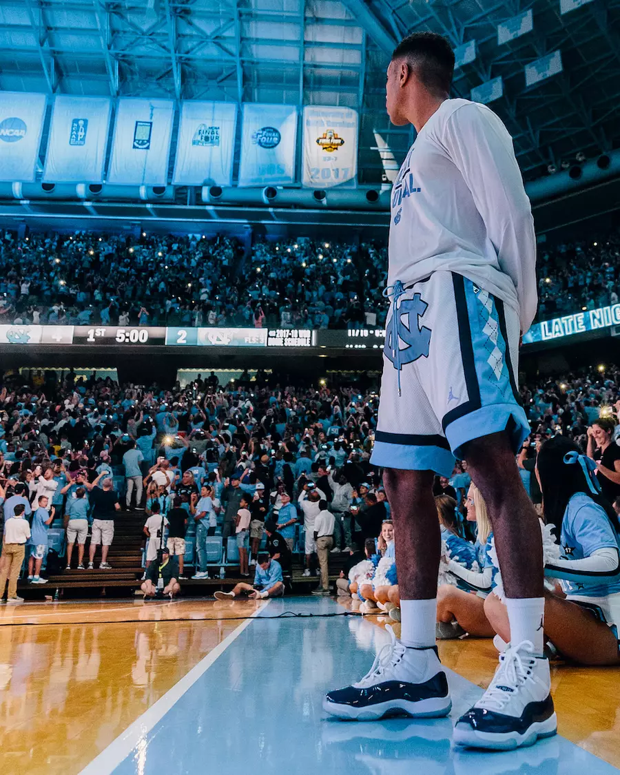 UNC Air Jordan 11 اربح مثل 82 Banner Night