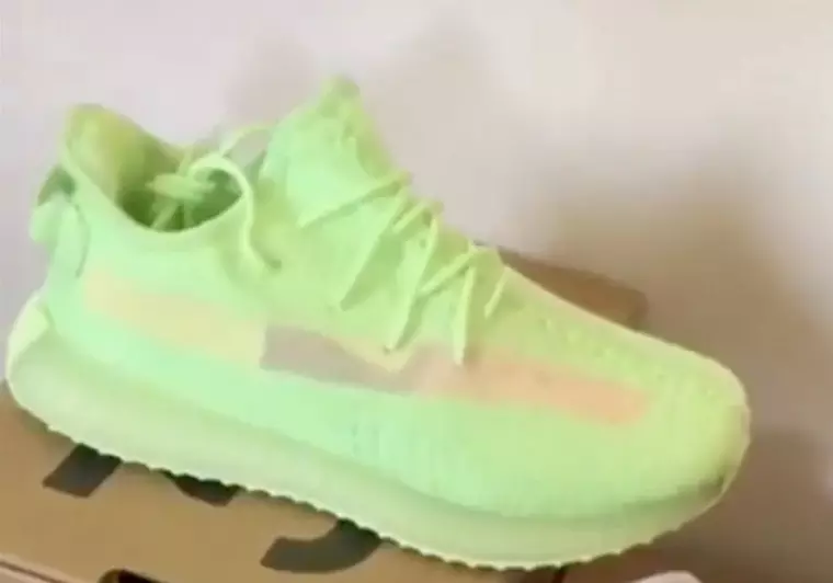 adidas Yeezy 350 V2 ანათებს სიბნელეში