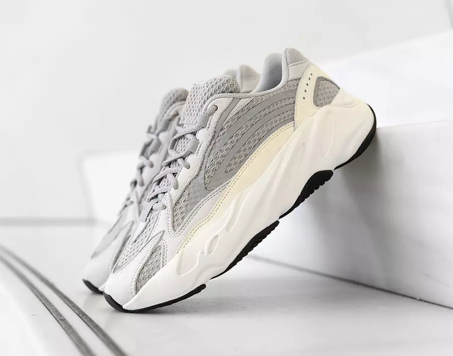 Data de llançament estàtica d'adidas Yeezy 700 V2