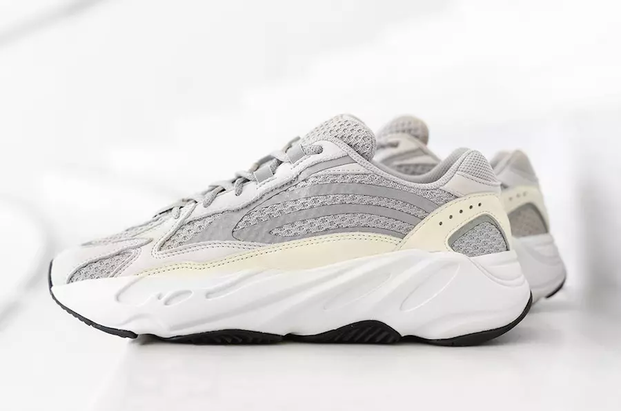 adidas Yeezy 700 V2 Static ဖြန့်ချိသည့်ရက်စွဲ