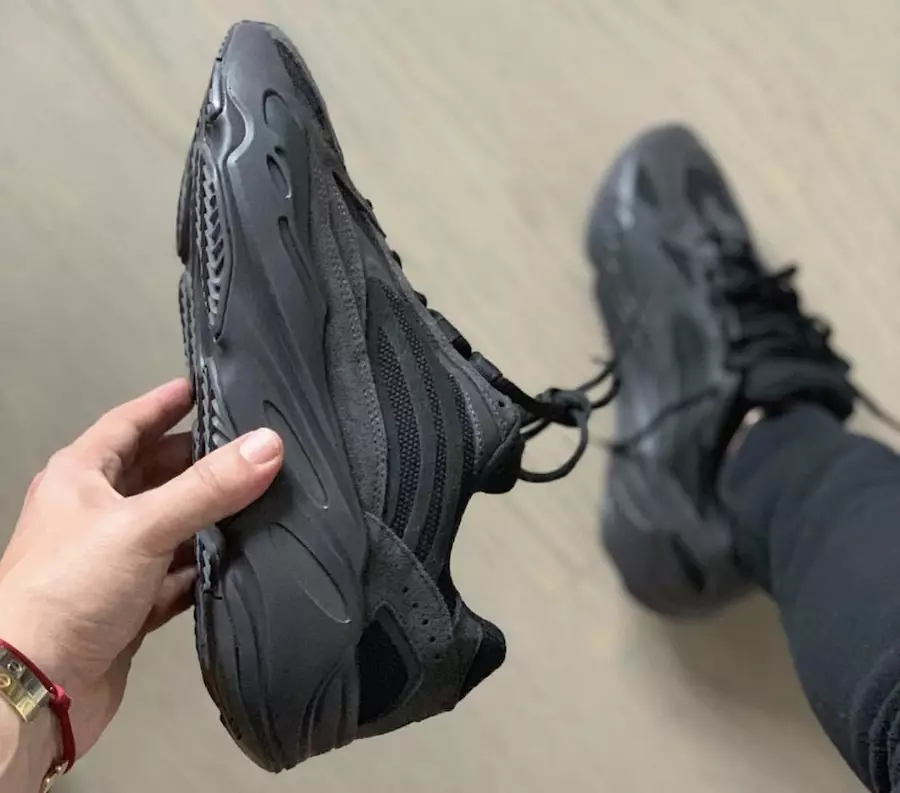 adidas Yeezy Boost 700 V2 Vanta FU6684 გამოშვების თარიღი