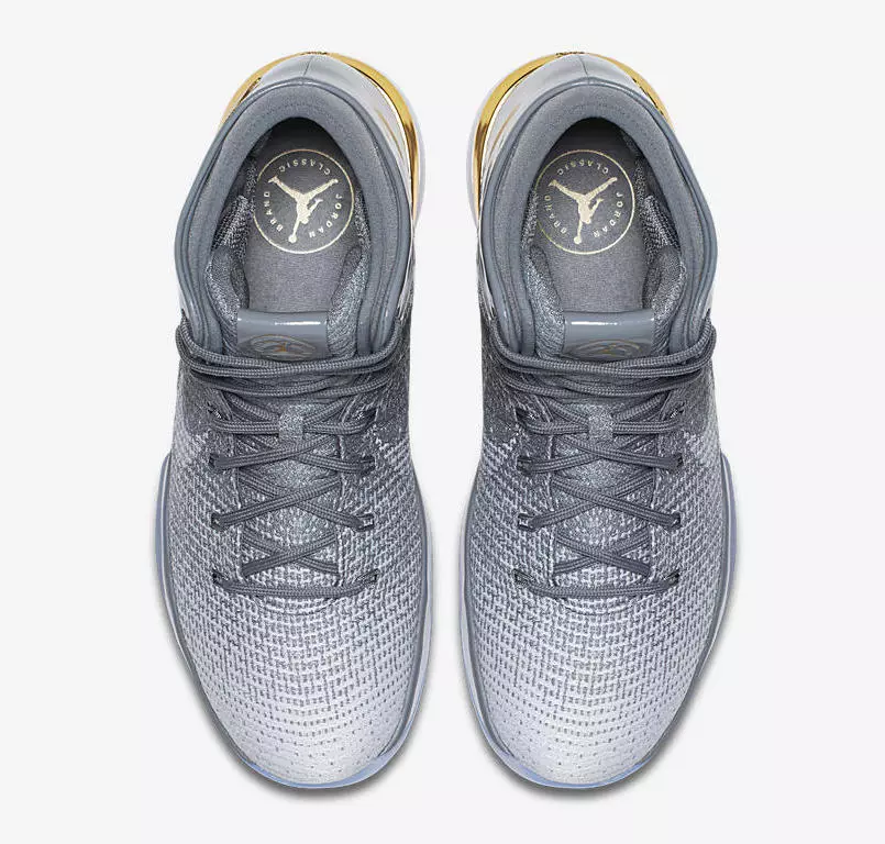 Air Jordan XXX1 Thương hiệu Jordan Cổ điển Đông so với Tây