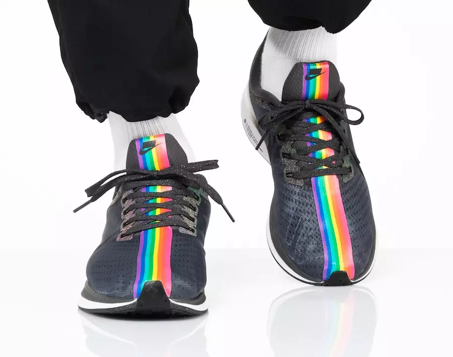 תמונות על הרגליים של Nike Zoom Pegasus Turbo