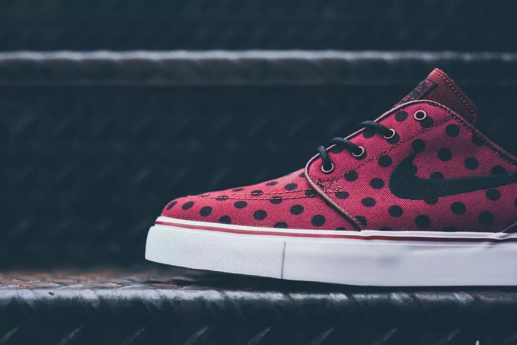 nike-sb-zoom-stefan-janoski-polkadot-burgundy-4