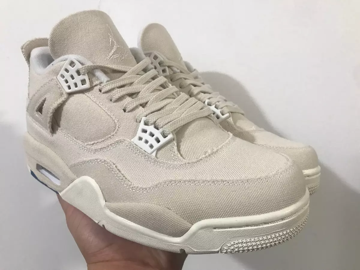 Mira en la mano las Air Jordan 4