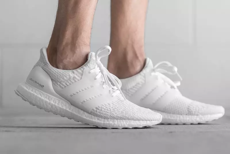 Потрійні білі кросівки adidas Ultra Boost 3.0