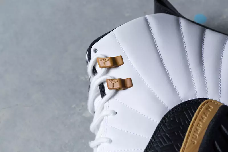 Air Jordan 12 бастаи соли нави чинӣ