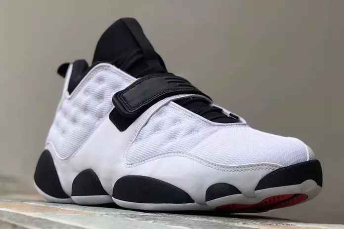 Primer cop d'ull a les Air Jordan 13 de Tinker 29860_3