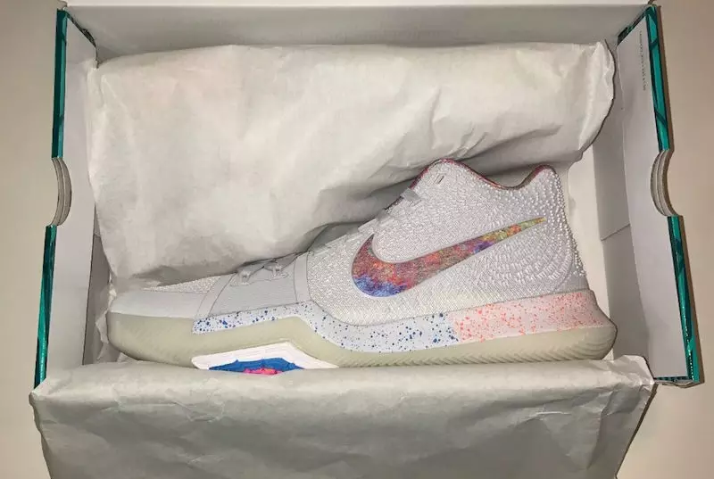 942206-001 EYBL-Kyrie 3